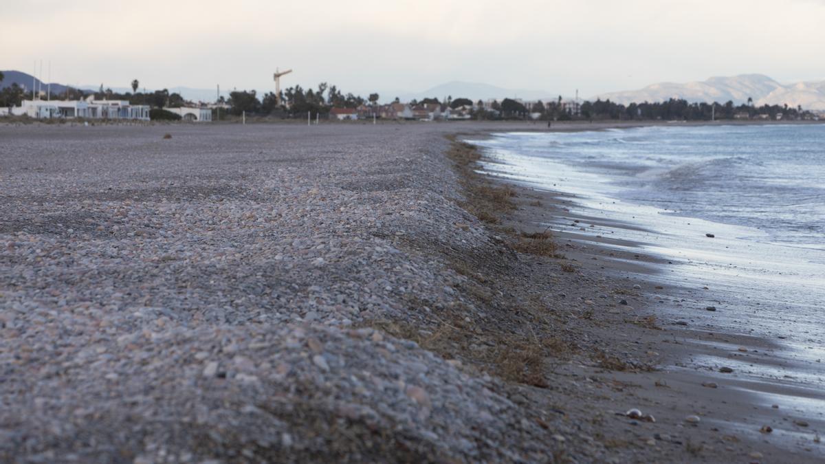 Vista reciente de la playa de Almardà.