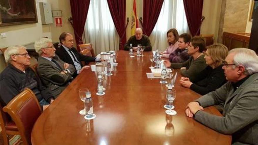 Un momento del encuentro de las familias en el Senado.