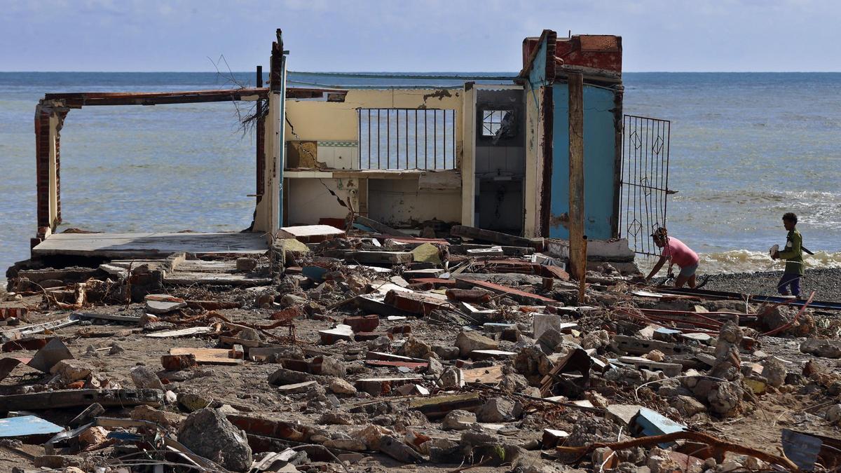 Más de 16.000 evacuados por un río desbordado en el este de Cuba tras el golpe de Melissa