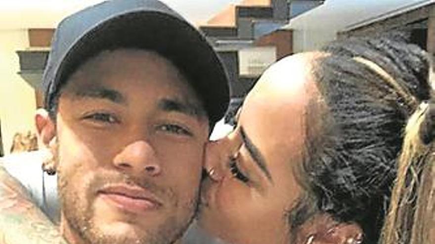 Neymar y su novia planean bodorrio