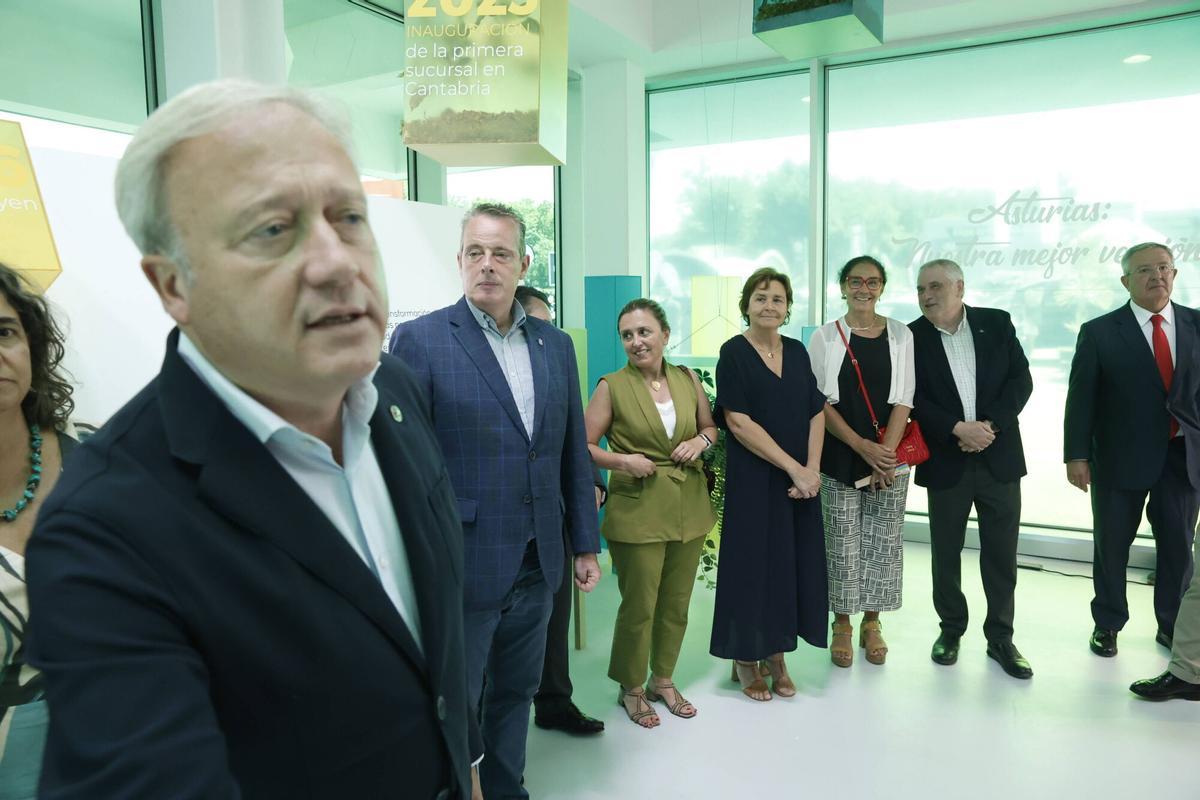 La inauguración institucional del pabellón de Caja Rural de Asturias en la Feria de Muestras, en imágenes