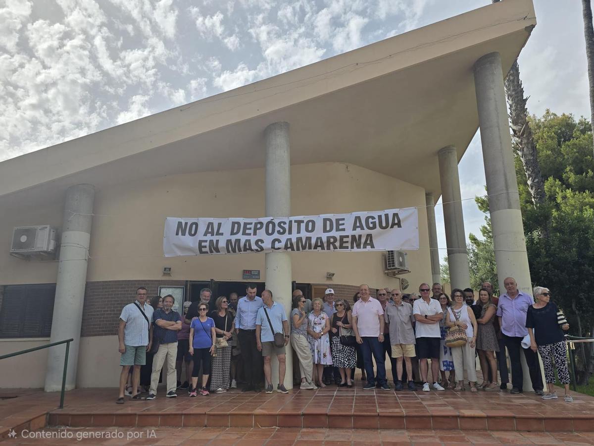 Representantes de la Asociación de Propietarios Mas Camarena.