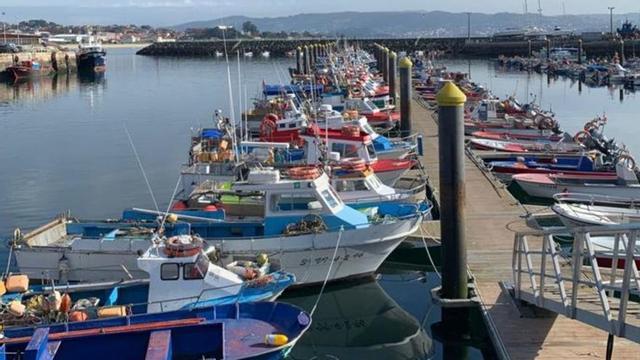 La flota de artes menores –en la imagen, en Cangas– es la más vetusta de promedio. |   // L.G.