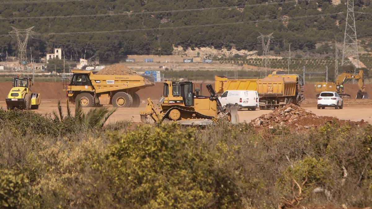 Obras en los terrenos de la gigafactoría de Volkswagen en Parc Sagunt II