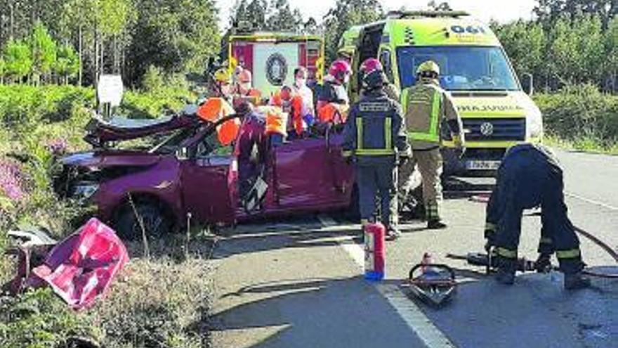 El vehículo siniestrado en el lugar del accidente.