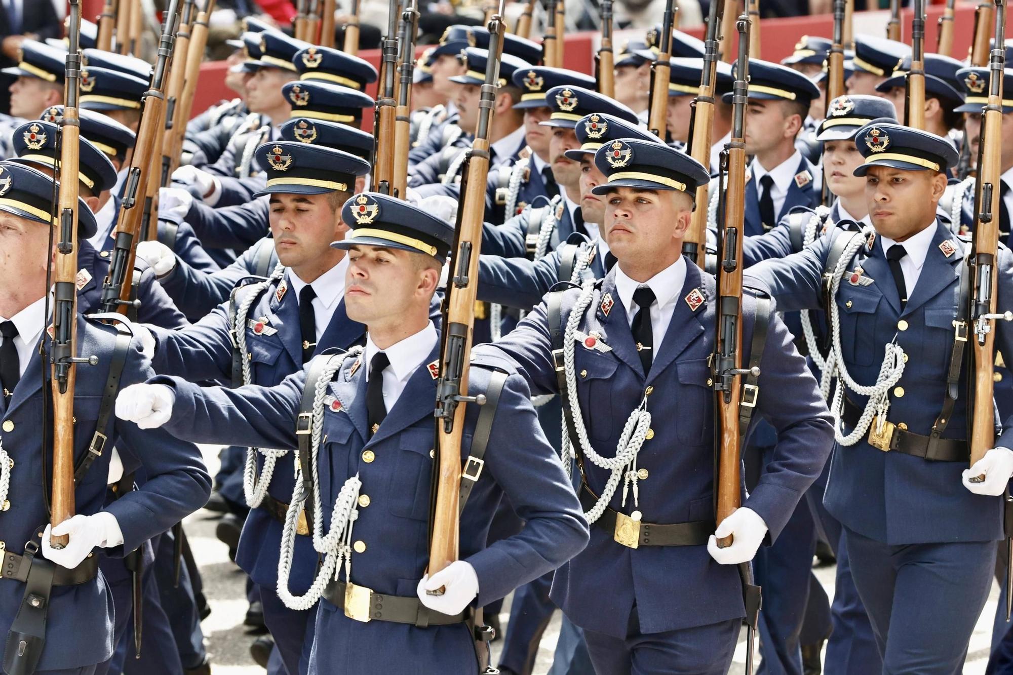 EN IMÁGENES: Así fue el multitudinario desfile en Oviedo por el Día de las Fuerzas Armadas