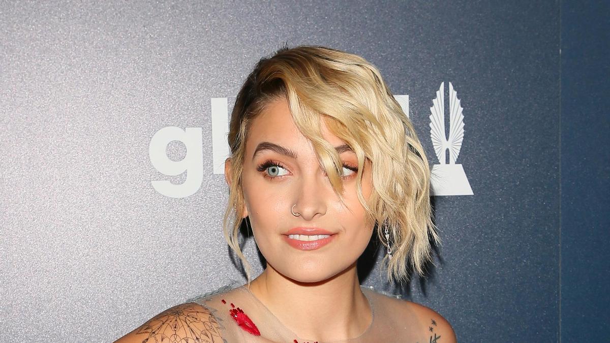 Paris Jackson pelos axilas