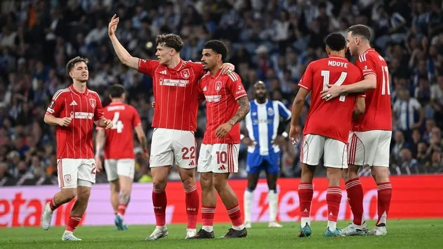 FC Porto - Nottingham Forest | El gol de Martim Fernandes en propia puerta