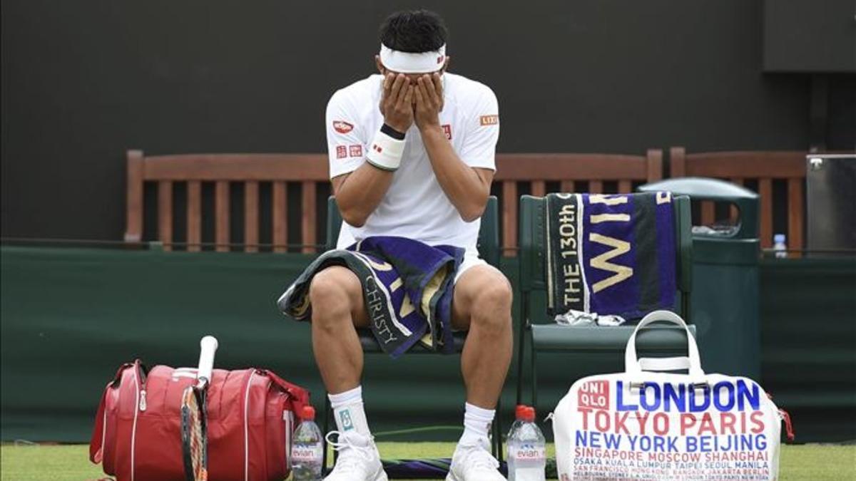 Kei Nishikori estaba desolado al tener que abandonar en Wimbledon