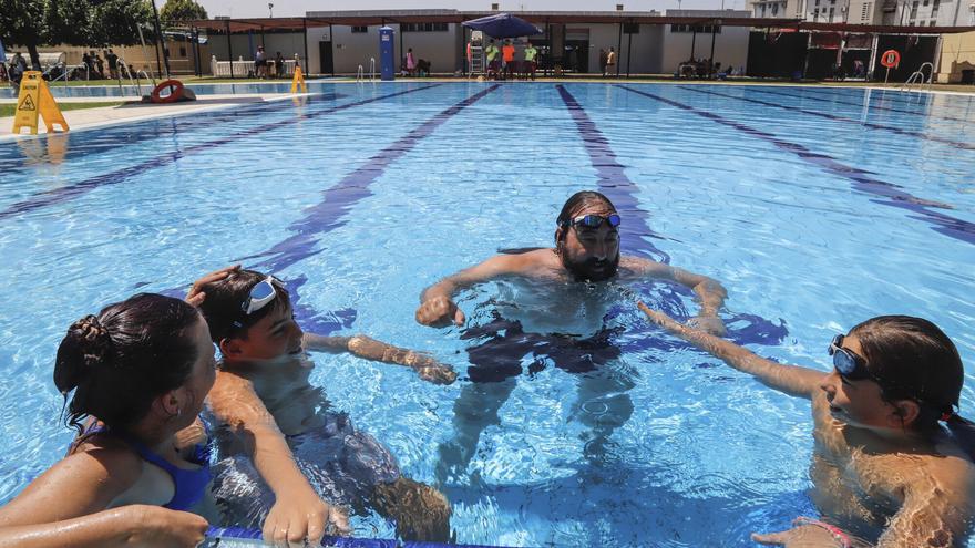 Las piscinas de Córdoba abrirán en junio de forma escalonada y con subidas de precios
