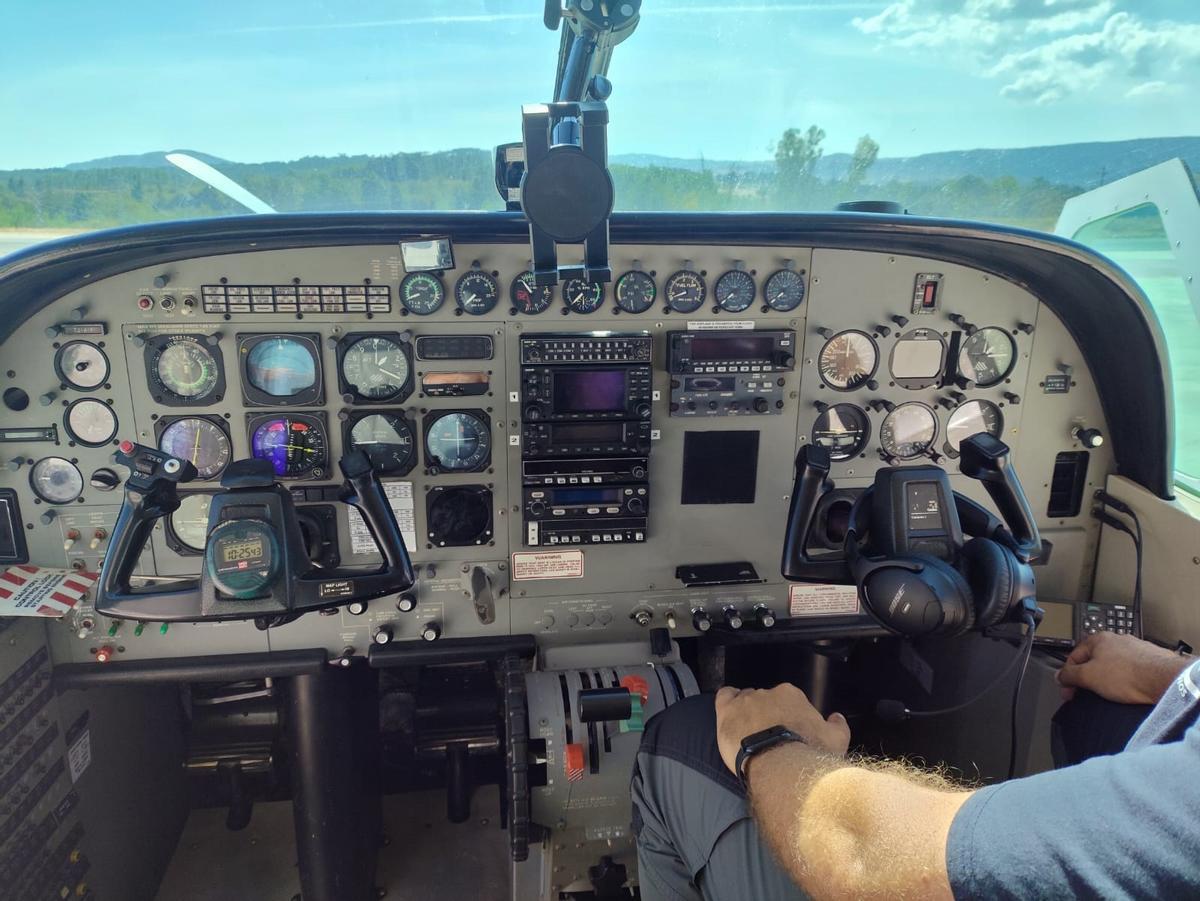 Cabina y puesto de mando del avión.