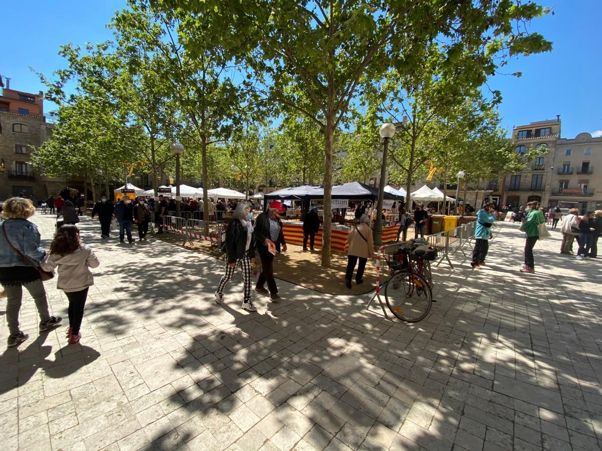 La celebració de la diada de Sant Jordi a Banyoles, en una imatge d'arxiu.