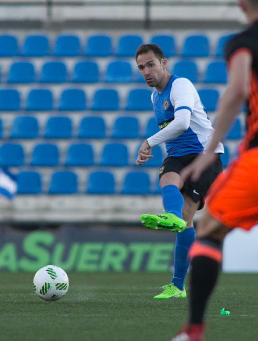 La primera parte acabó sin goles de milagro ya que el Mestalla dispuso de tres ocasiones claras y el Hércules de dos.