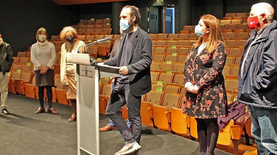 Jorge Martínez presenta, junto a la consejera Esperanza Moreno y los periodistas culturales, la campaña.