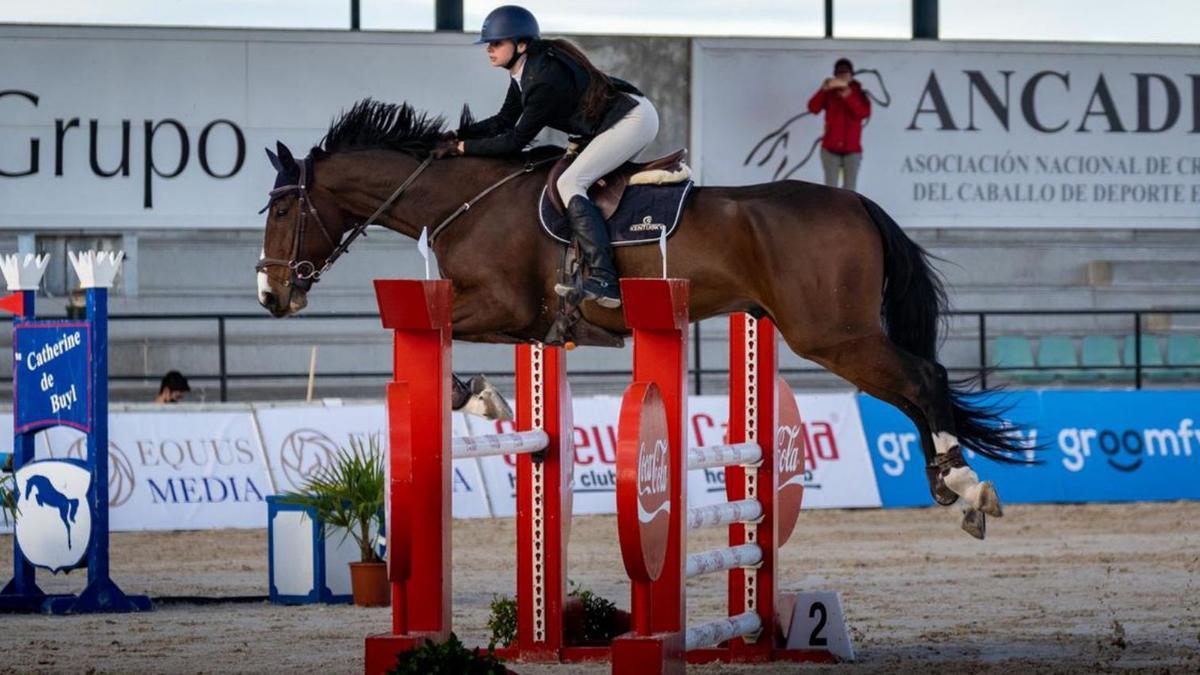 La ibicenca brilló
en su primera cita
nacional de salto.  D.I.