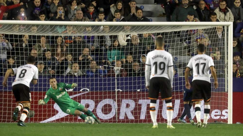 Las mejores imágenes del derbi Levante UD - Valencia CF