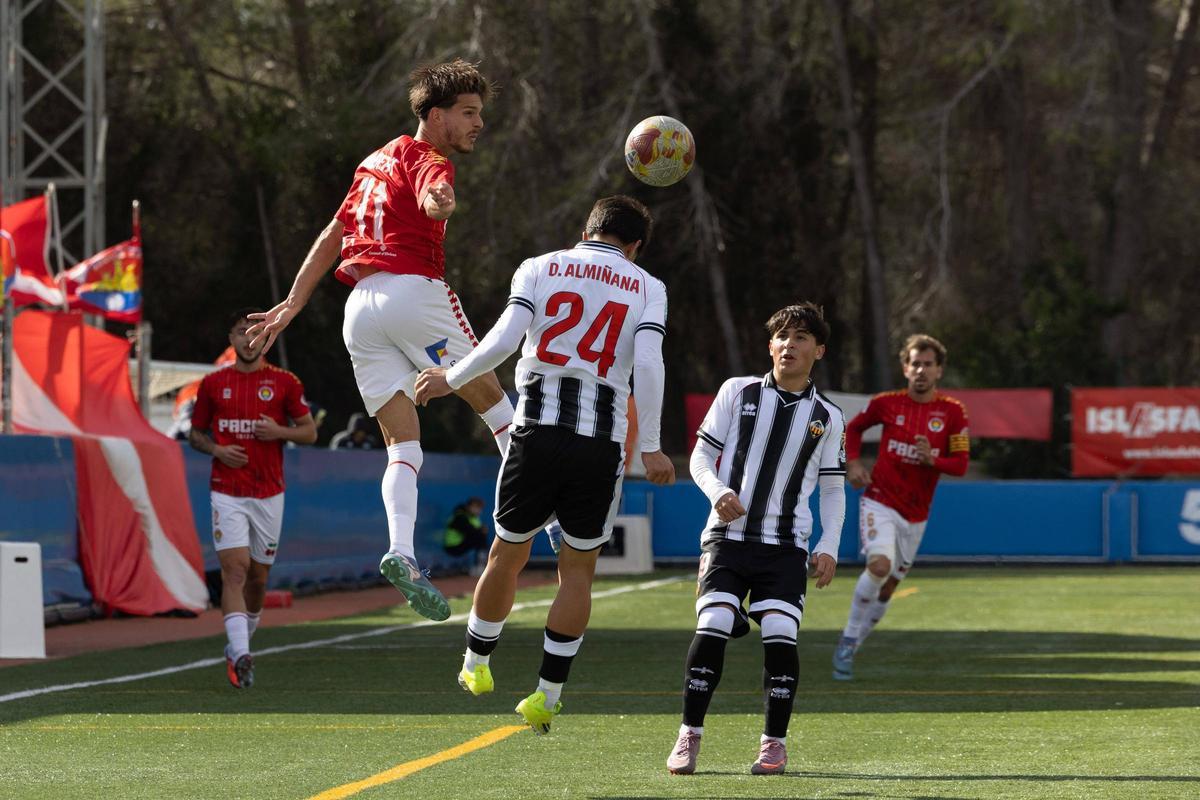 Galería: triunfo vital de la SD Ibiza en la lucha por la permanencia