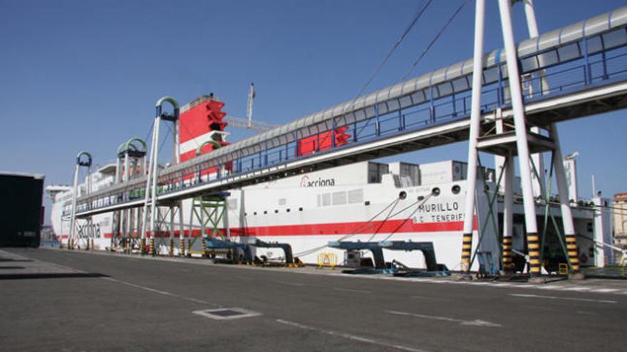 El barco Murillo de Acciona en el Puerto de La Luz en Las Palmas de Gran Canaria. | lp/dlp