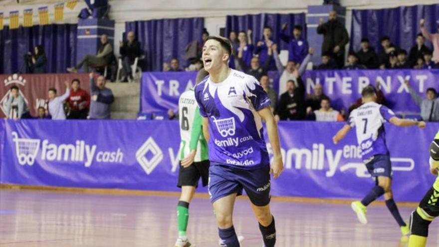 Lluvia de goles y de peluches en el Palau d’Esports de Alzira