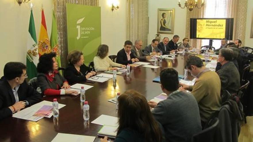 Almagro visita en Jaén al comité organizador del 75 aniversario de la muerte del poeta