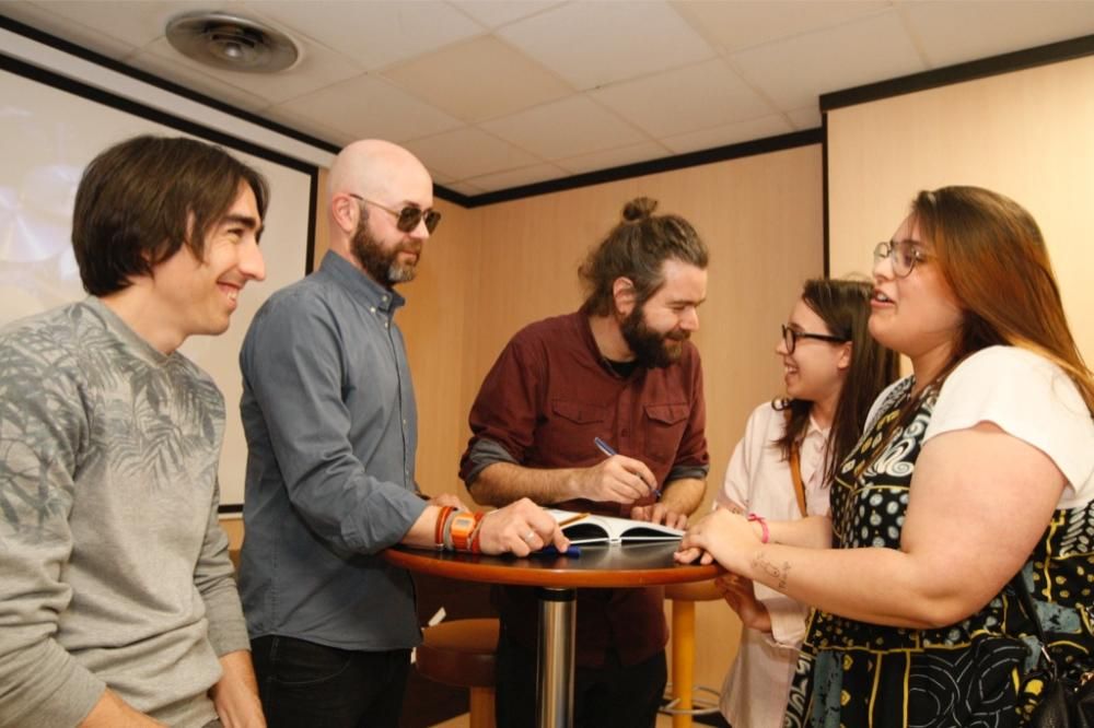 Firma de libros de Vetusta Morla en Murcia