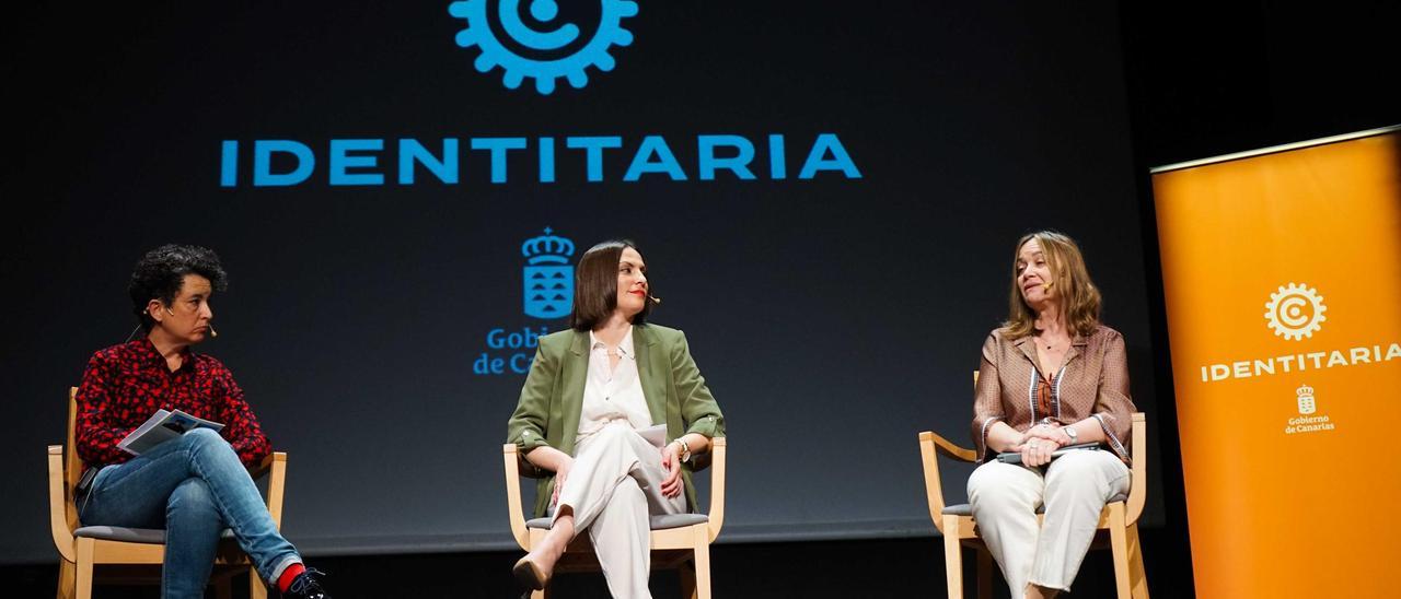 De izquierda a derecha: Mari Carmen Naranjo, Migdalia Machín y Mayte Henríquez, ayer, durante la presentación del programa ‘Identitaria’ en el Guiniguada