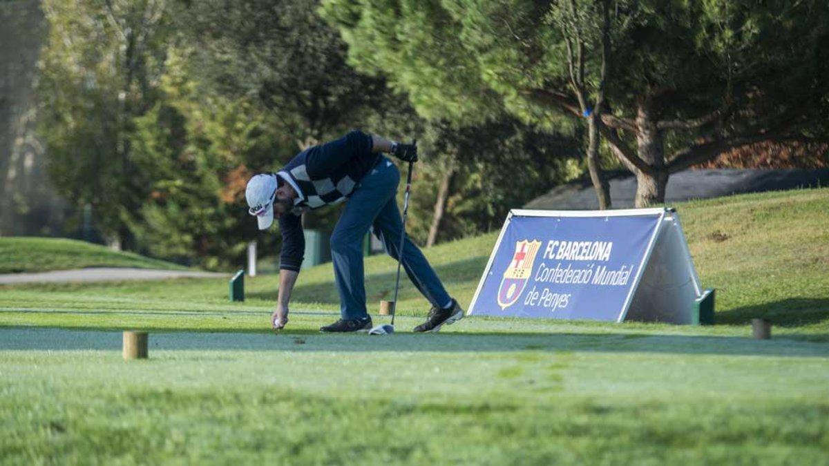 Uno de los participantes en un torneo de golf de la Confederació