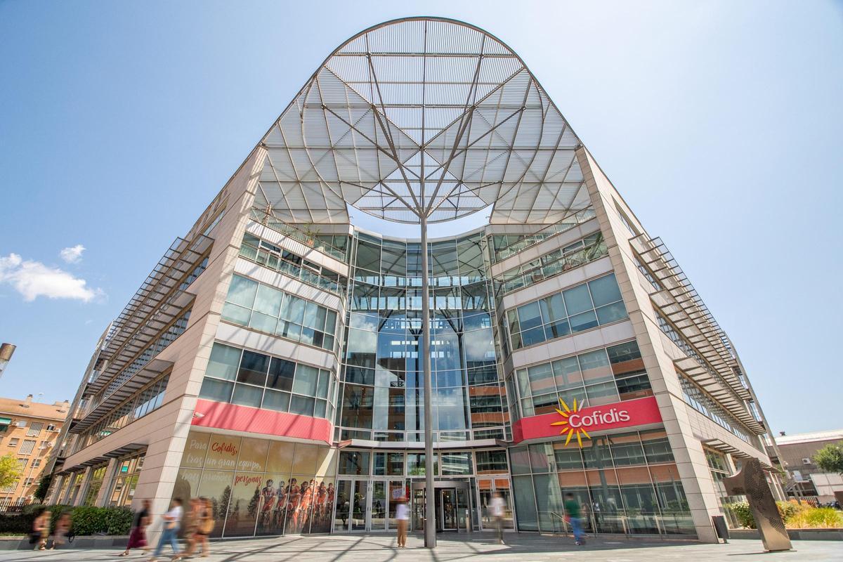 Entrada del edificio número uno del World Trade Center Almeda Park (Barcelona).