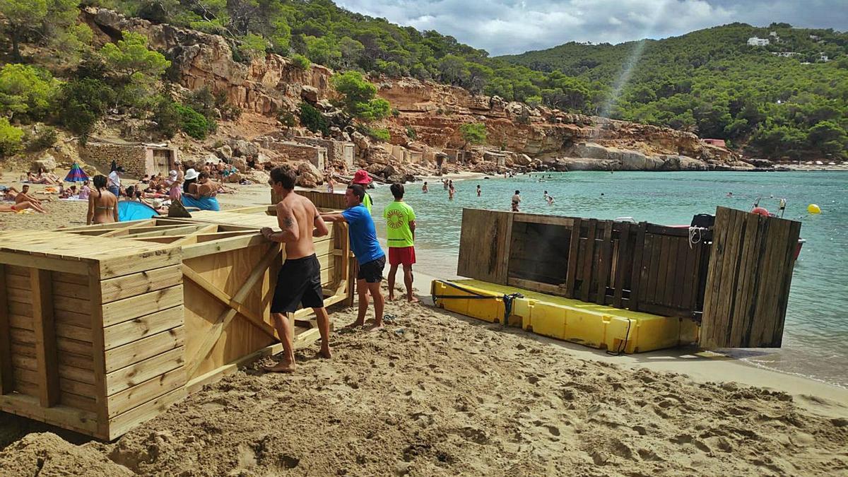 Sant Antoni renueva las torres de varias playas