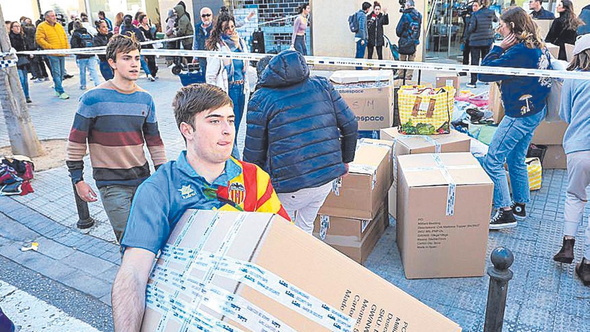 Muestras de solidaridad tras el incendio de Campanar