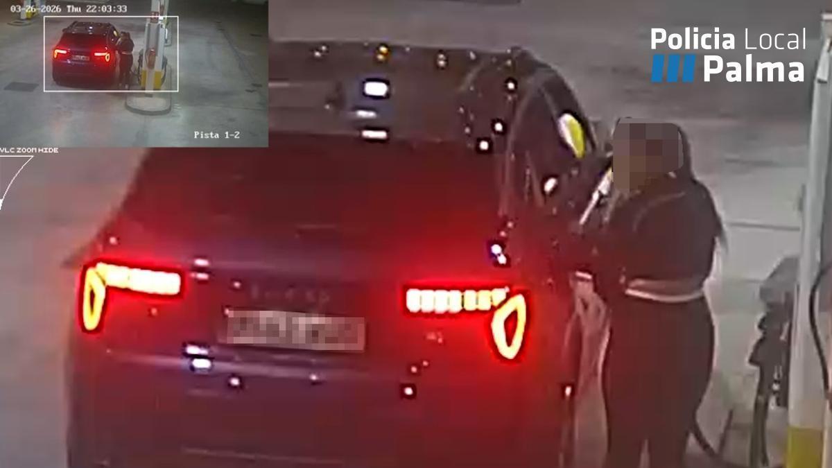 La cámara de seguridad de la gasolinera captó a la sospechosa cuando repostaba combustible.
