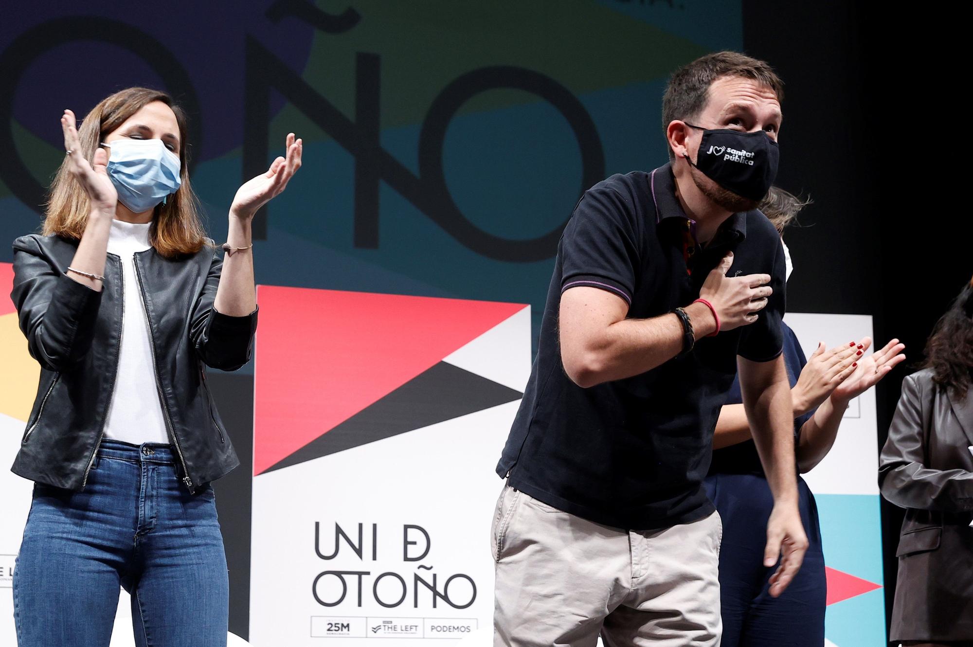 Ione Belarra, junto a Pablo Iglesias.