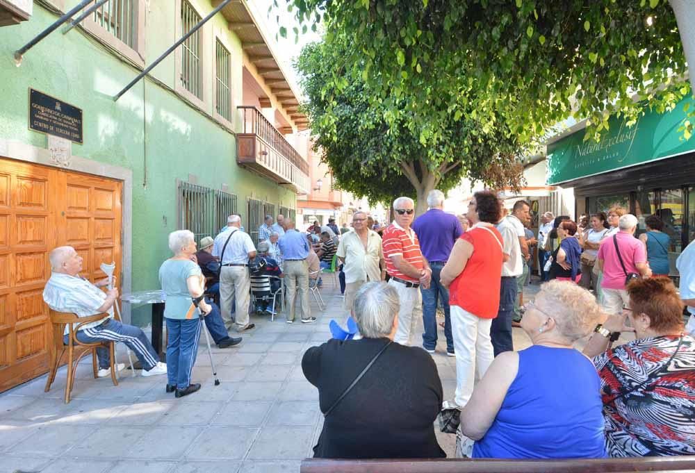 Concentración en el Centro de Mayores de Telde