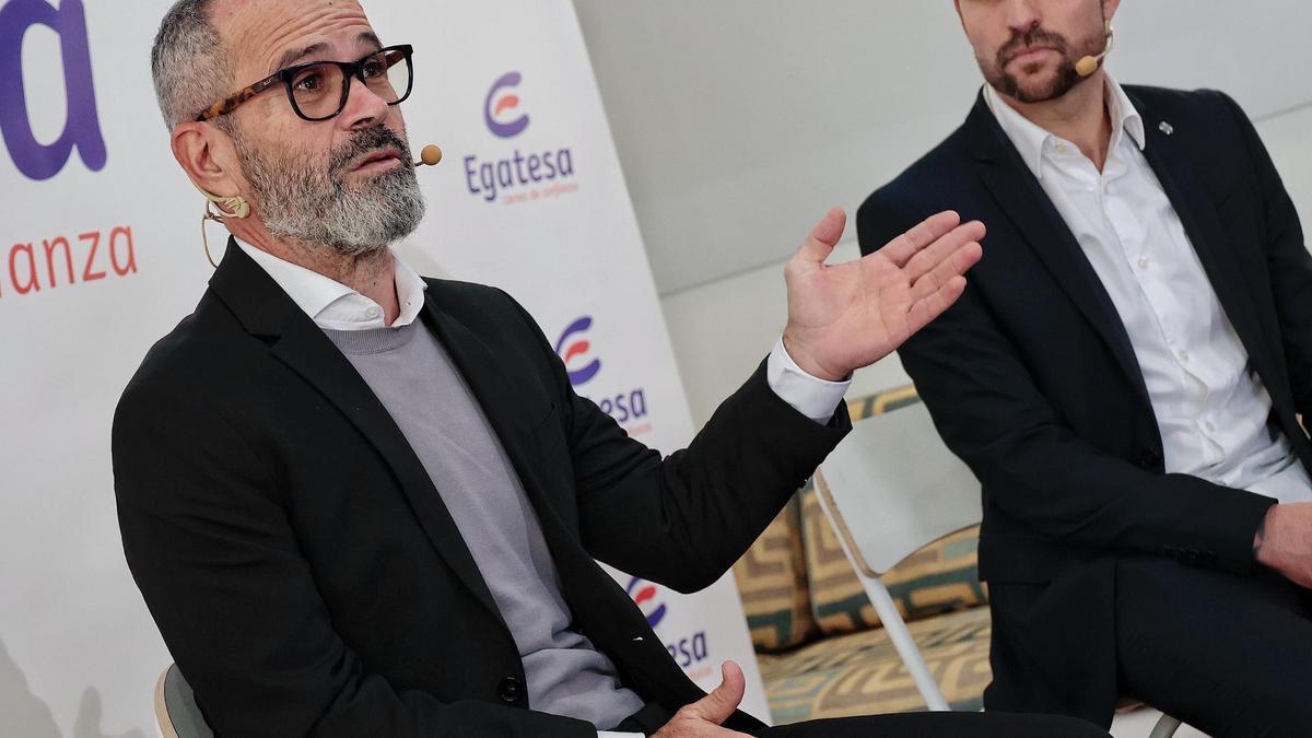 Álvaro Cervera, junto a Ayoze García en su presentación como técnico del CD Tenerife.
