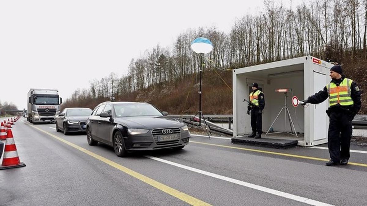 Controles policiales en la frontera alemana con Austria.