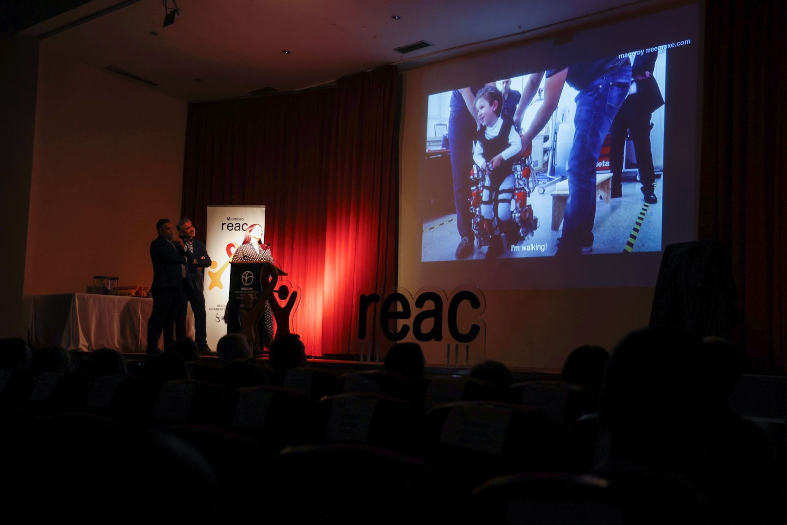 Fepamic presenta el exoesqueleto en el encuentro REAC