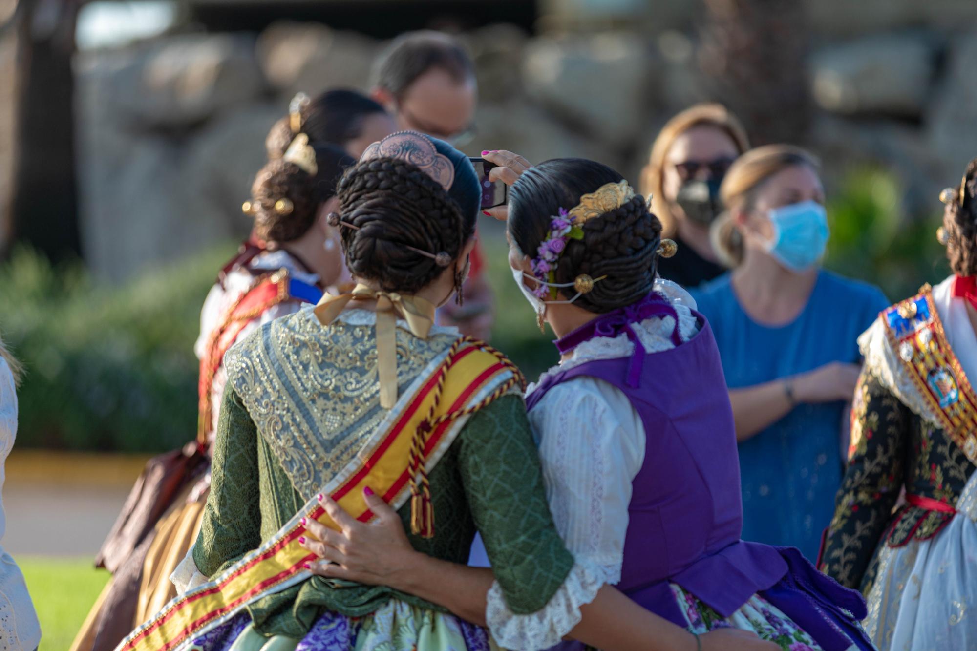 Las fallas del Marítim recuperan la Ofrenda Marinera