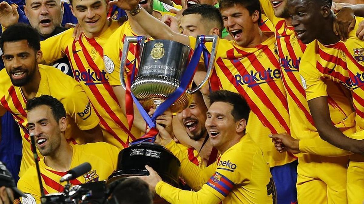 Los jugadores del Barça celebran su título de la Copa del Rey.