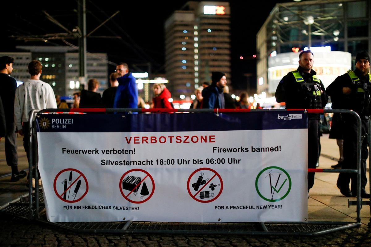 Alemanya debat prohibir la pirotècnia després d’una onada d’atacs a policies, bombers i ambulàncies