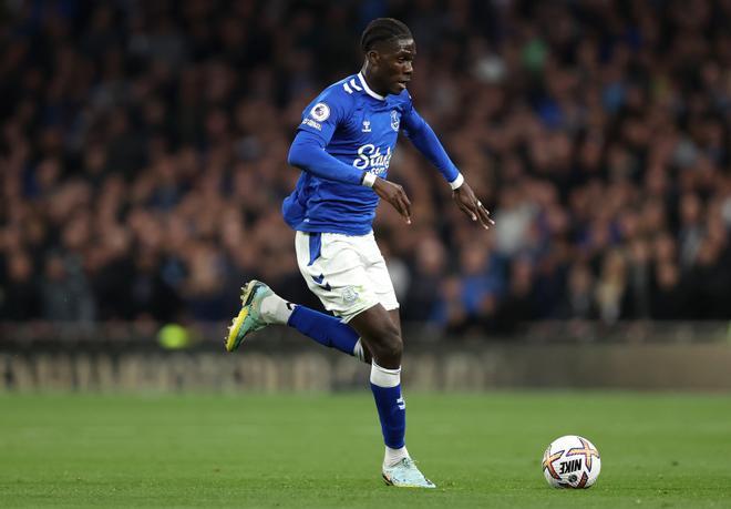 Amadou Onana. Poderío físico y juventud al poder de una de las joyas emergentes en la Premier League. Su valor de mercado es de 35 millones