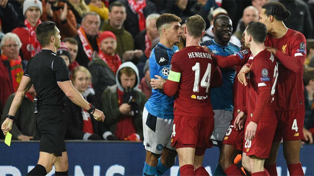 El Liverpool empata ante el Nápoles y deja en el aire el liderato