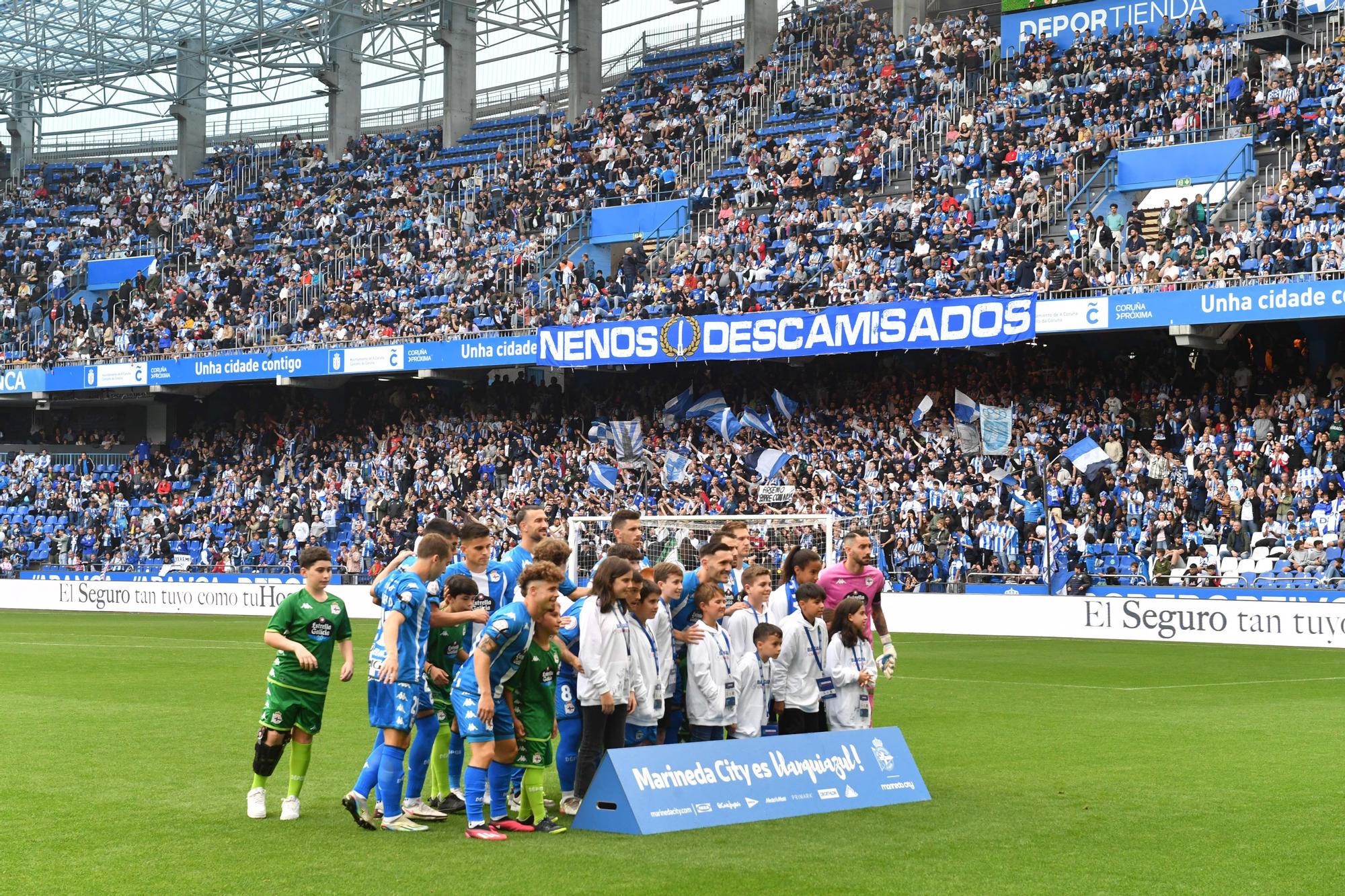 Homenaje a Arsenio Iglesias en Riazor antes del Deportivo-Alcorcón