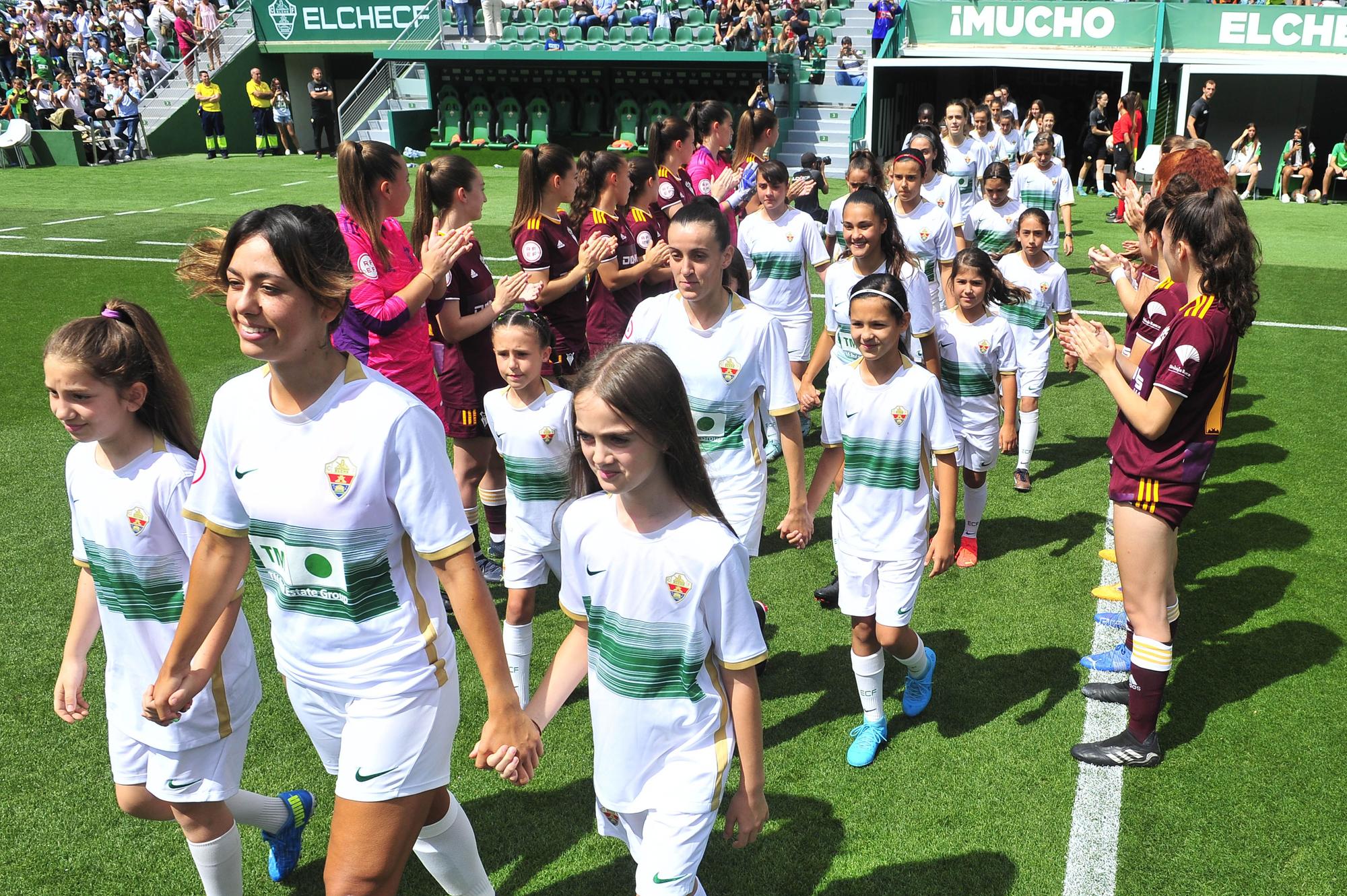 El Elche Femenino celebra su ascenso a Segunda RFEF jugando en el Martínez Valero