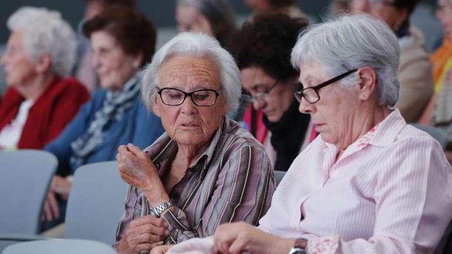 Público en el Club Prensa Asturiana de LA NUEVA ESPAÑA.