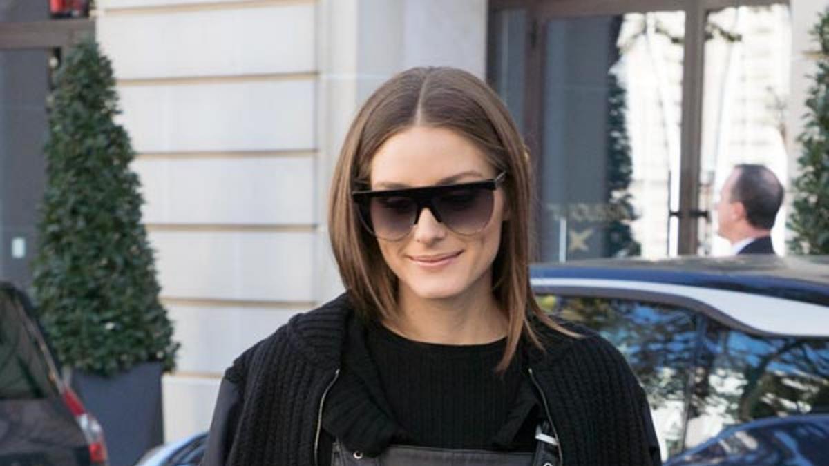 El look de Olivia Palermo con peto de piel