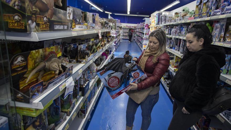 El Tamagotchi y los juegos de mesa desbancan a las consolas: estos son los juguetes más buscados esta navidad