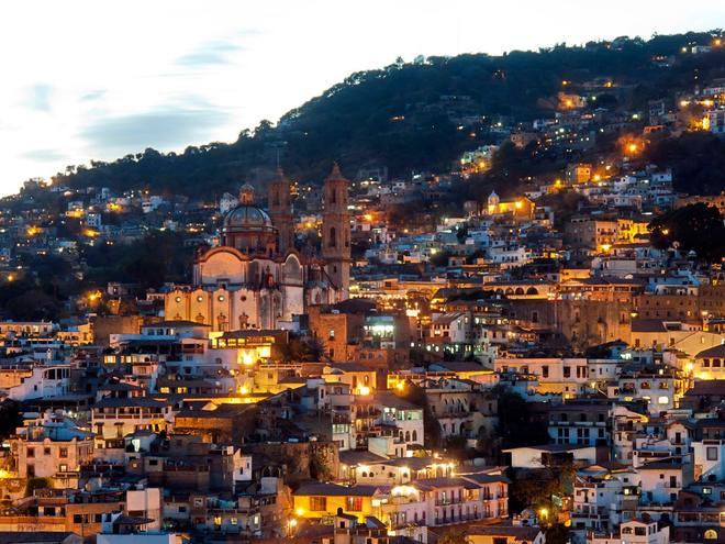 La iluminación urbana de los monumentos de Taxco le ha valido su presencia en el circuito Ciudad Luz.