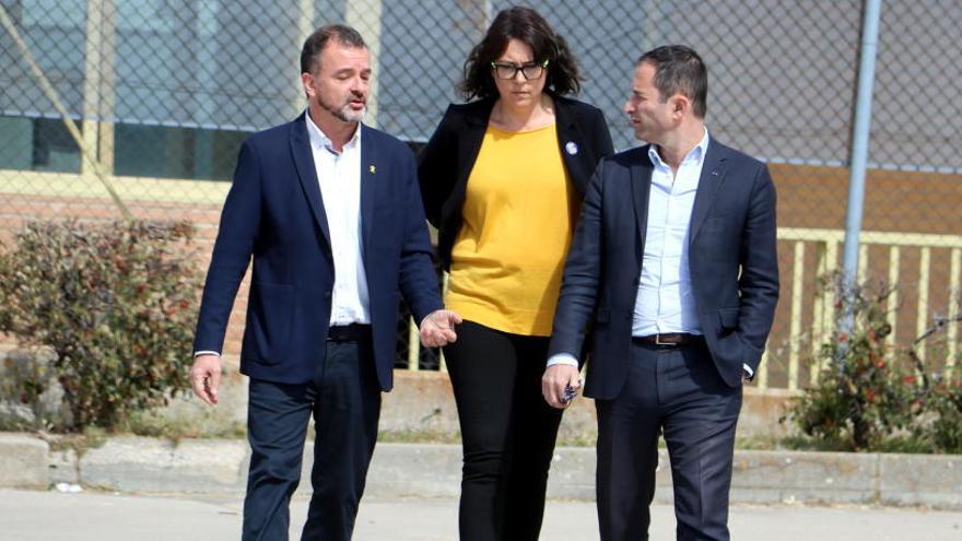 Alfred Bosch, Diana Riba i Benoit Hamon sortint de Soto del Real