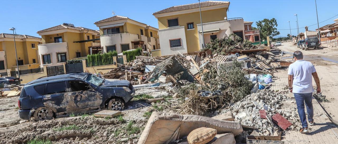 El municipio es una zona catastrófica con decenas de viviendas, coches e instalaciones destrozadas.