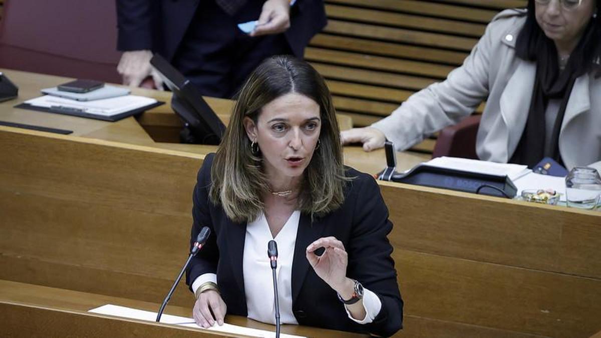 La consellera de Justicia, Nuria Martínez, durante su comparecencia en las Corts.